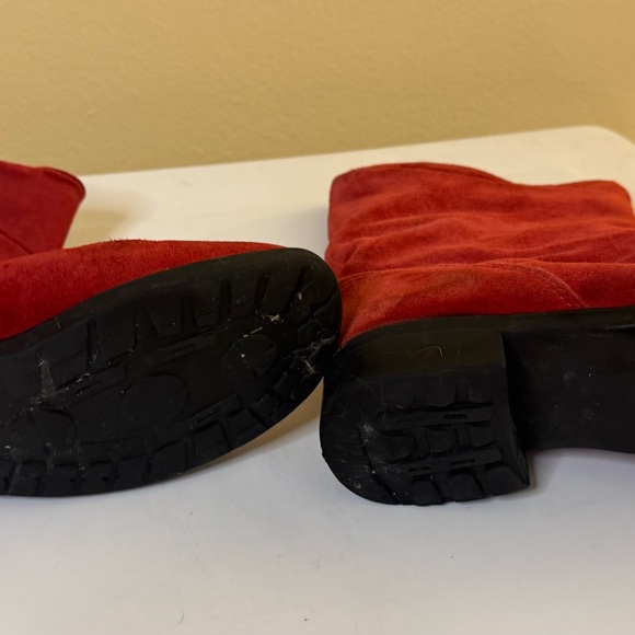 Elegant Red Suede Ankle Booties - Picture 6 of 8